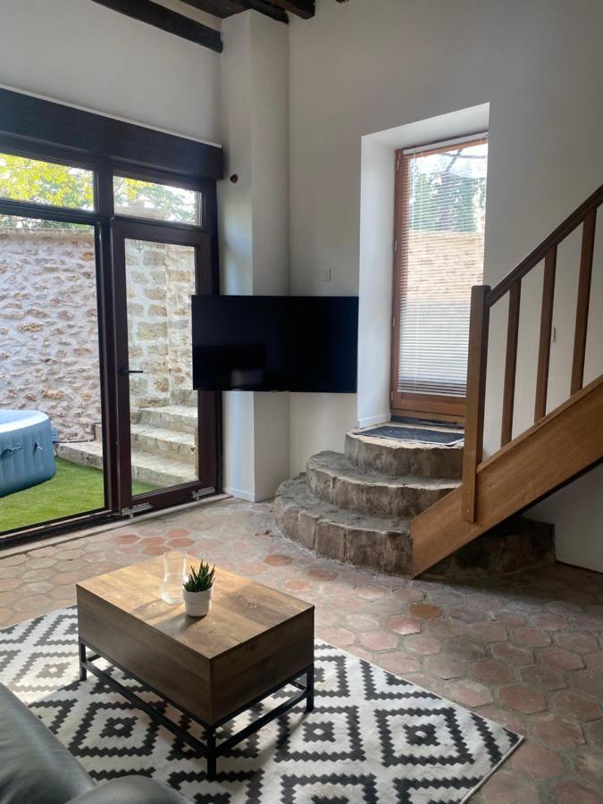 Studio Duplex Avec Spa Et Cour Privee Βίλα Bonnelles Εξωτερικό φωτογραφία